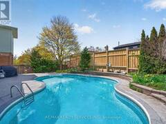 2 DUNBAR DRIVE Whitby Ontario, L1N 6R7