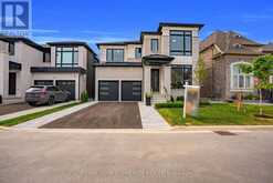 23 MENOTTI DRIVE | Richmond Hill Ontario | Slide Image Five