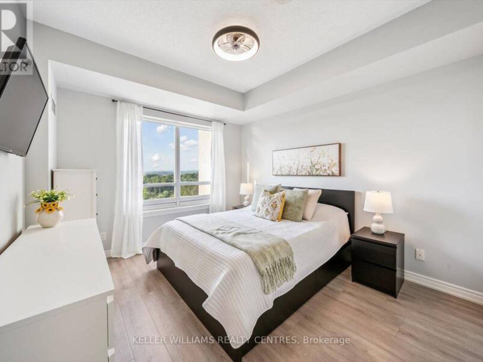902 - 9245 JANE STREET, Vaughan, Ontario L6A 0J9