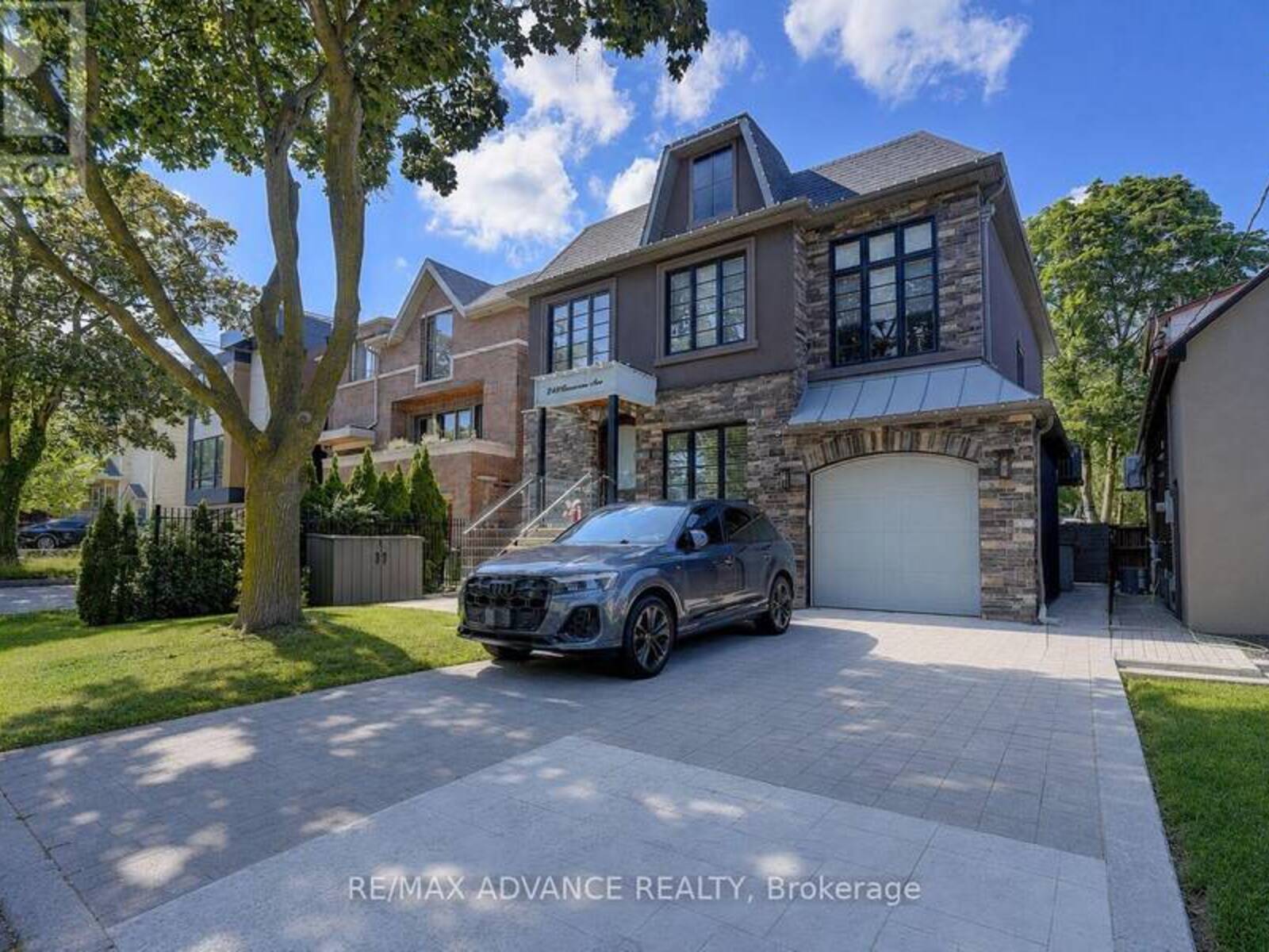 218 CAMERON AVENUE, Toronto, Ontario M2N 1E7