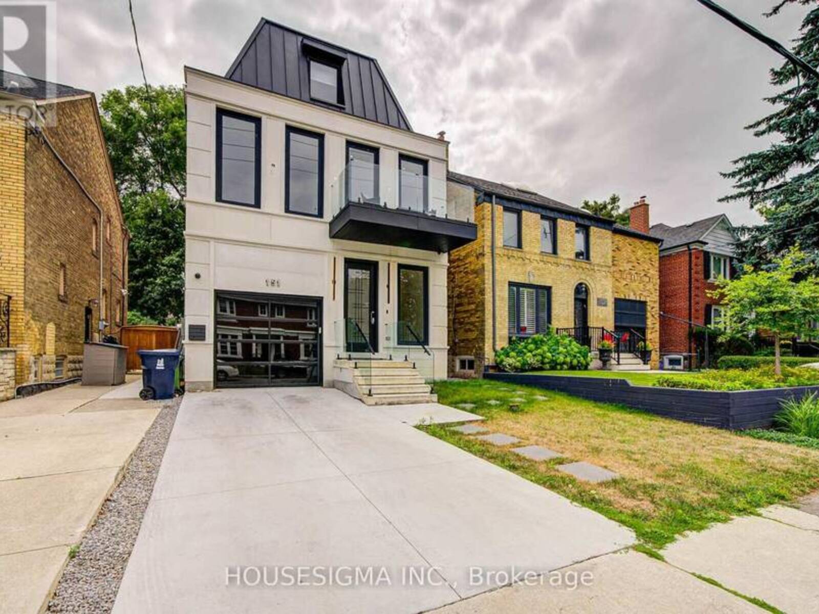 151 DEWBOURNE AVENUE, Toronto, Ontario M6C 1Z1