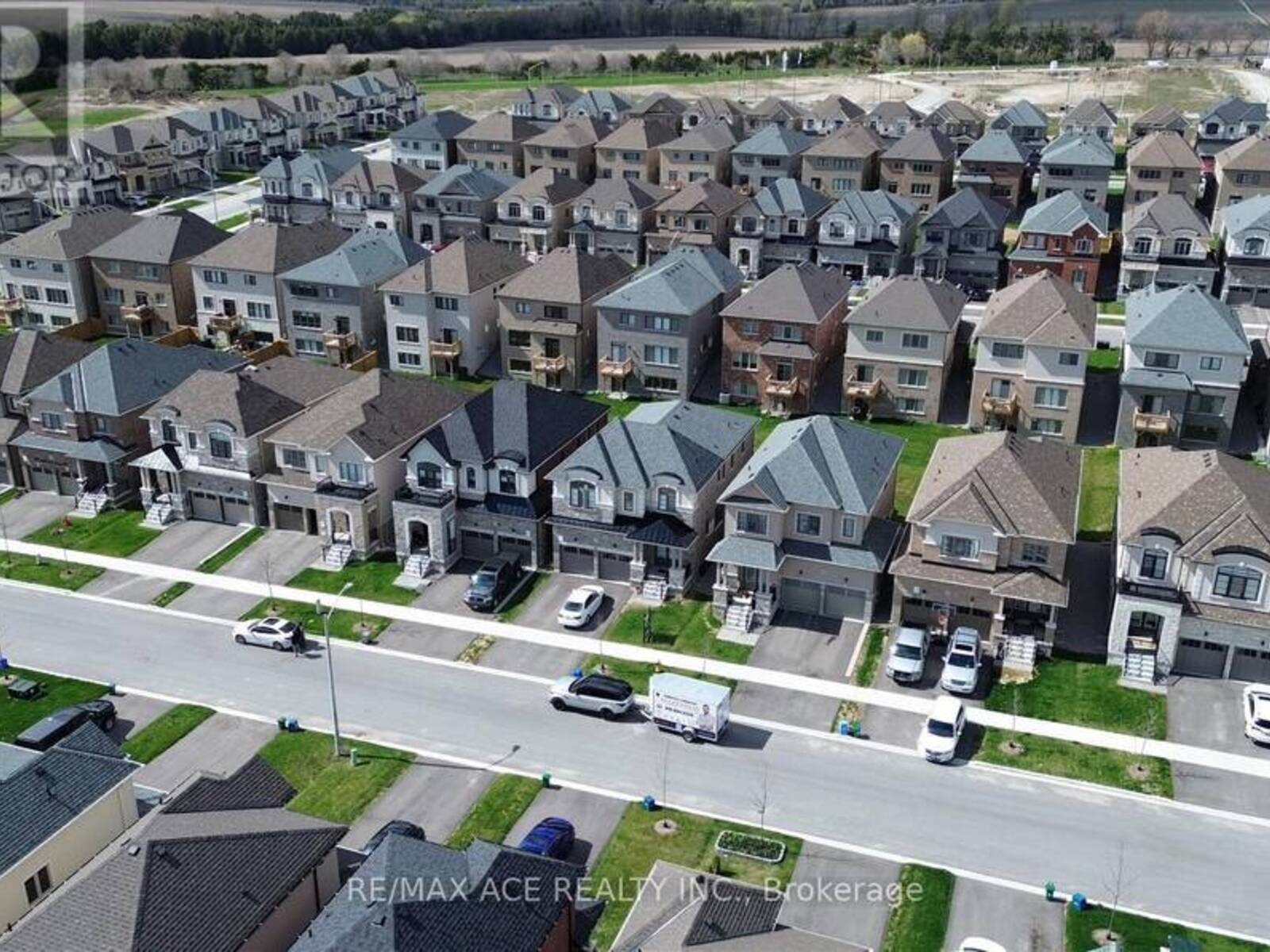 218 FLOOD AVENUE, Clarington, Ontario L1B 0W6
