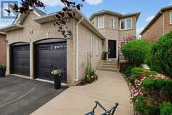 27 PINE HOLLOW CRESCENT | Vaughan Ontario | Slide Image Three