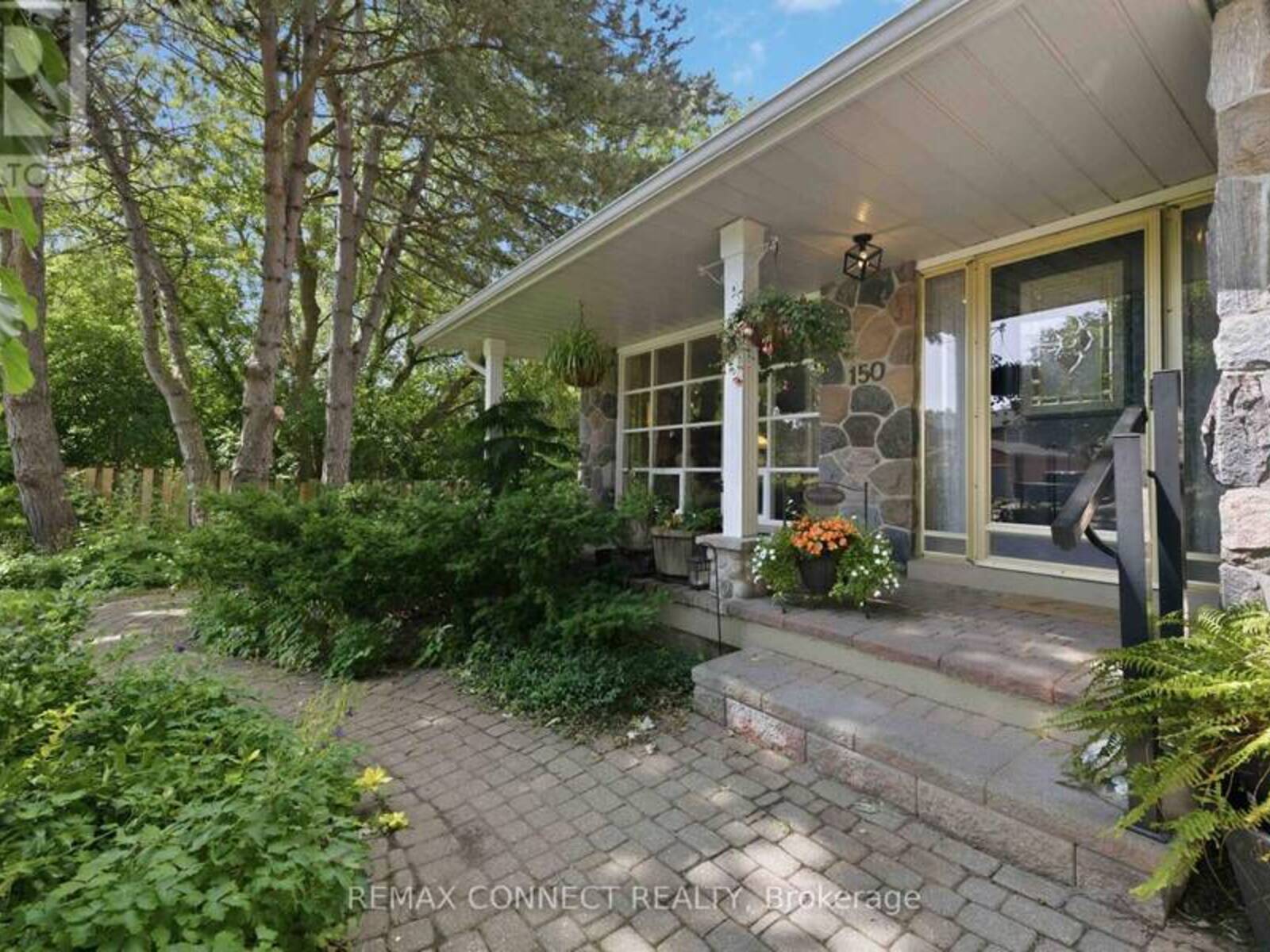 150 PRINGLE DRIVE, Whitby, Ontario L1N 6K5