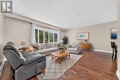 10 GILLBANK CRESCENT S | Toronto Ontario | Slide Image Twelve
