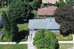10 GILLBANK CRESCENT S | Toronto Ontario | Slide Image Seven
