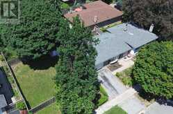 10 GILLBANK CRESCENT S | Toronto Ontario | Slide Image Eight
