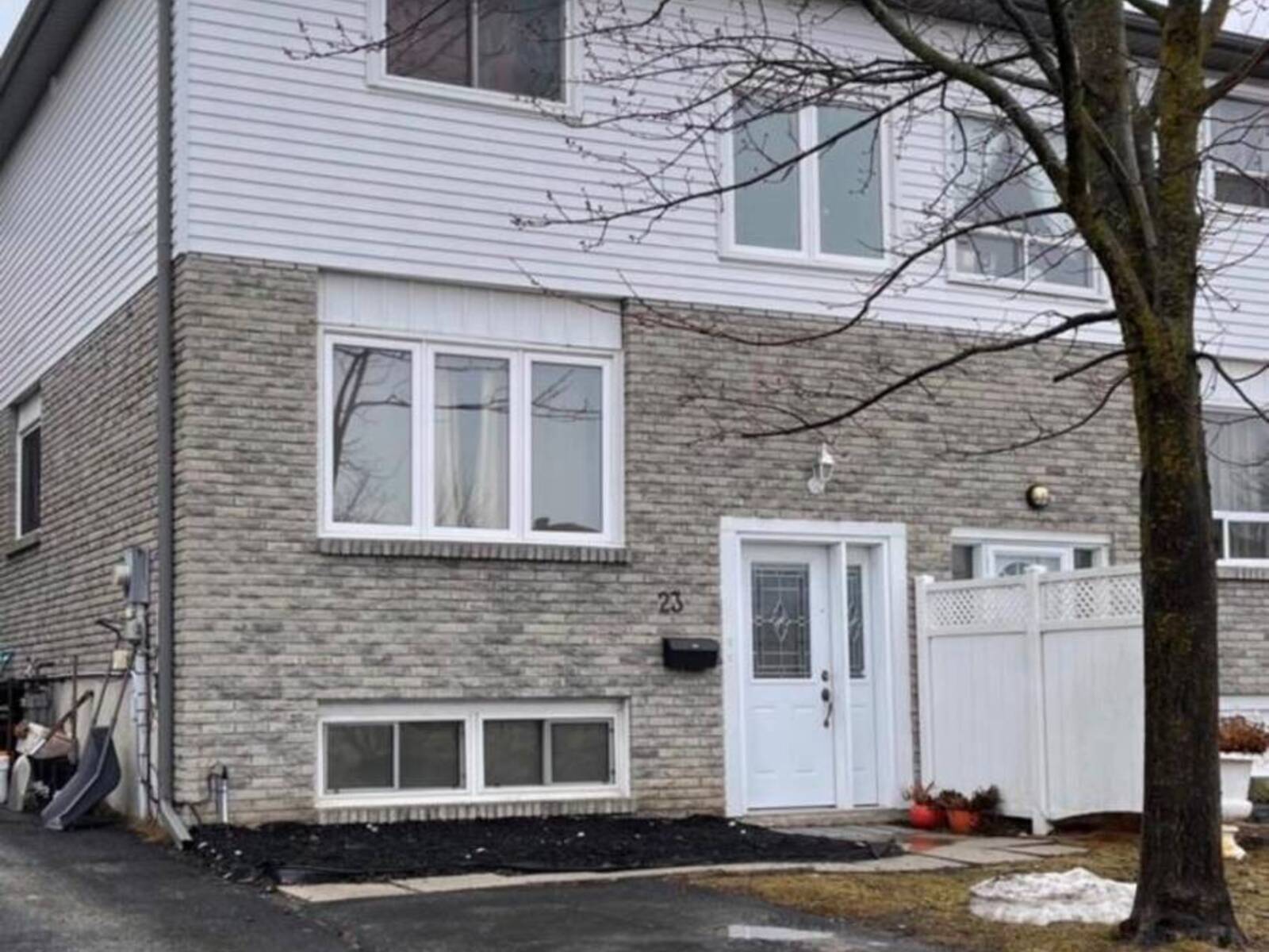23 CARLTON ROAD, Barrie, Ontario L4M 5K8