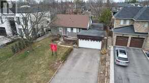 127 MAYFIELD DRIVE N | Oakville Ontario | Slide Image Four