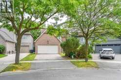 39 NEWINGTON CRESCENT | Toronto Ontario | Slide Image Two