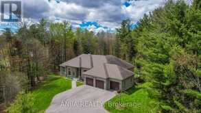 26 PELOSI WAY | East Gwillimbury Ontario | Slide Image Two