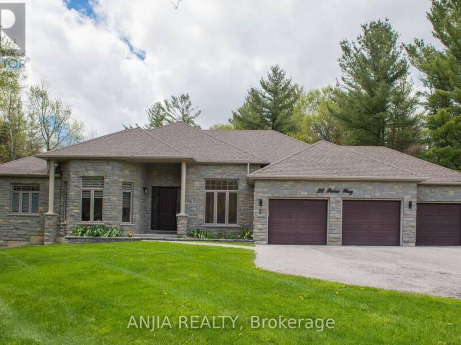 26 PELOSI WAY, East Gwillimbury, Ontario L0G 1M0