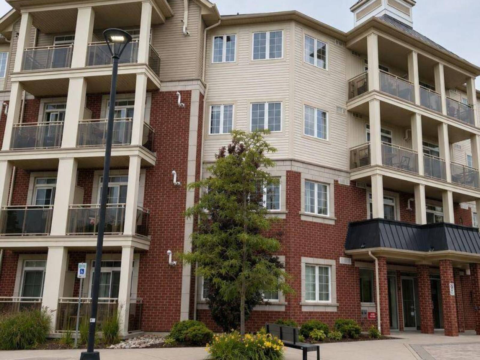 124 - 80 ASPEN SPRINGS DRIVE, Clarington, Ontario L1C 0V4