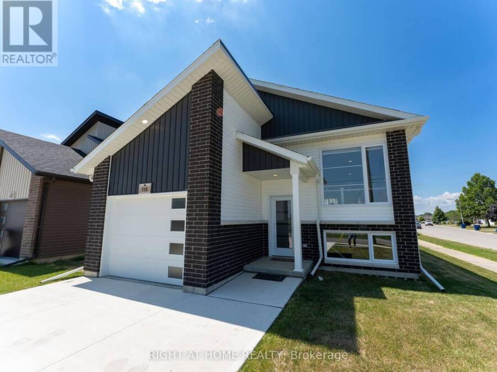 115 HOWARD ROAD, Chatham, Ontario N7M 0A4