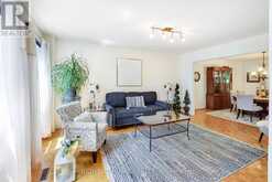 41 BLOOMFIELD TRAIL | Richmond Hill Ontario | Slide Image Eighteen