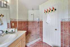 41 BLOOMFIELD TRAIL | Richmond Hill Ontario | Slide Image Thirty-six