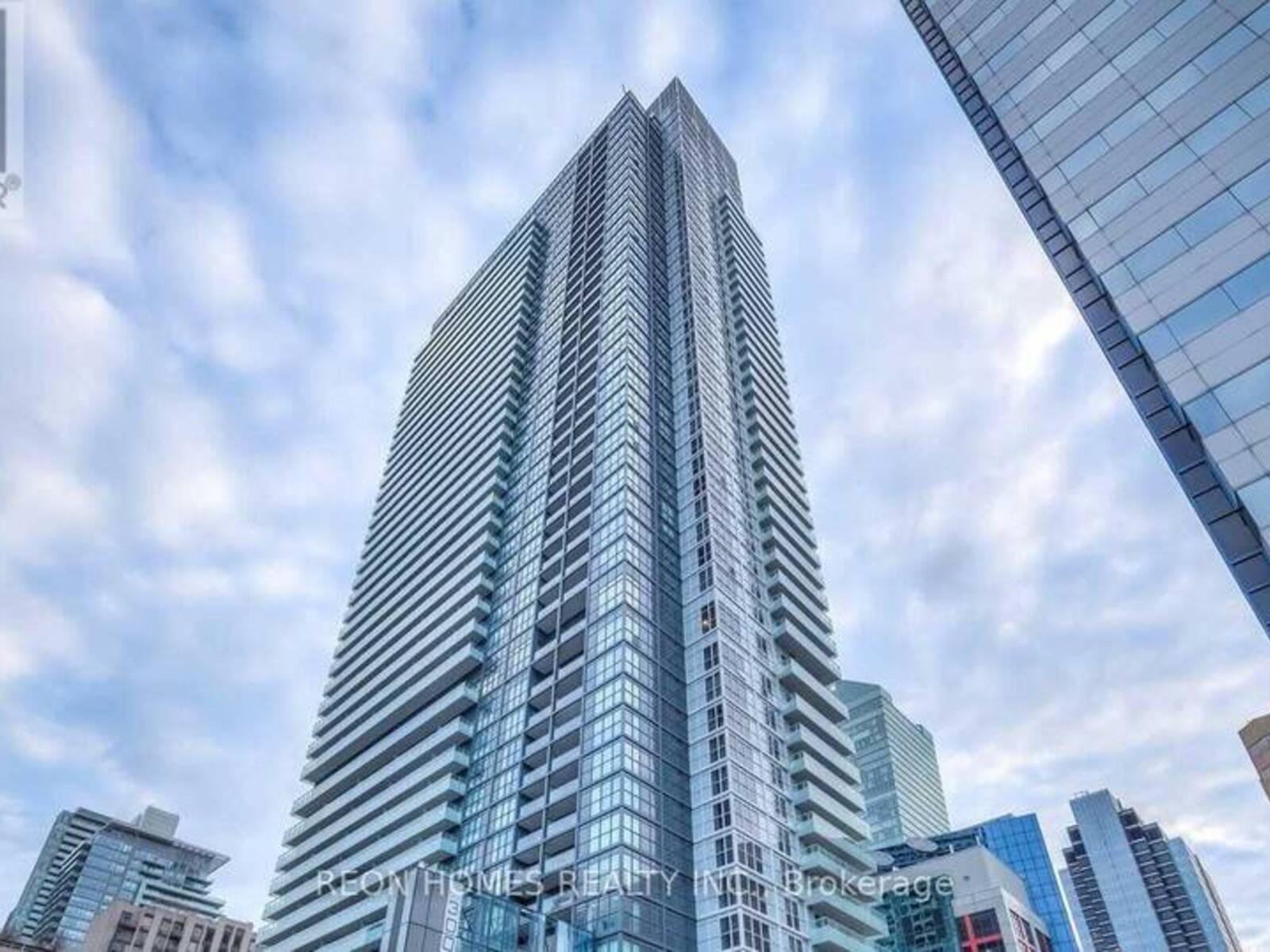 2009 - 300 FRONT STREET, Toronto, Ontario M5V 0E9