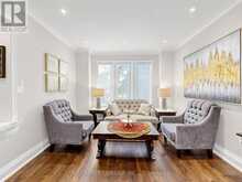 27 WAGON WHEEL CRESCENT | Richmond Hill Ontario | Slide Image Three