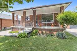 30 FORTHBRIDGE CRESCENT | Toronto Ontario | Slide Image Two