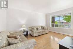 30 FORTHBRIDGE CRESCENT | Toronto Ontario | Slide Image Five