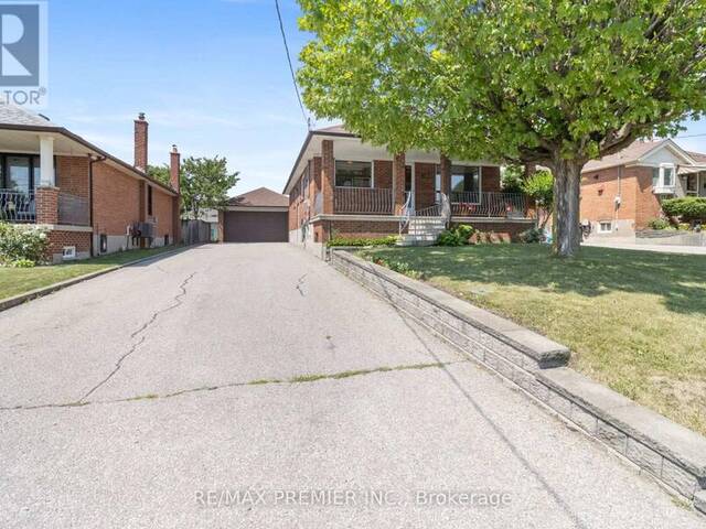 30 FORTHBRIDGE CRESCENT Toronto Ontario, M3M 2A1 - 3 Bedrooms Home For Sale