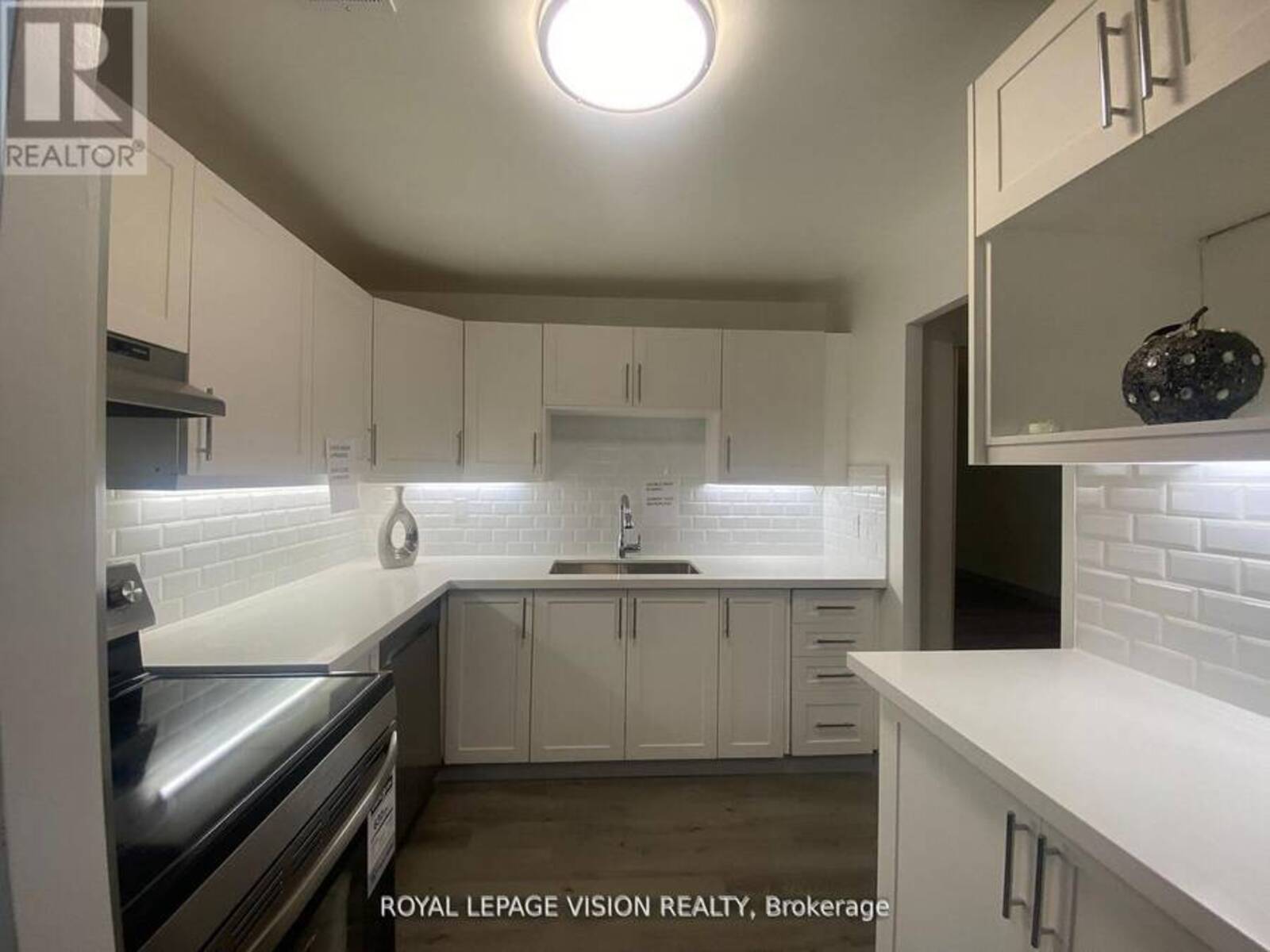 205 - 895 KENNEDY ROAD, Toronto, Ontario M1K 2E9