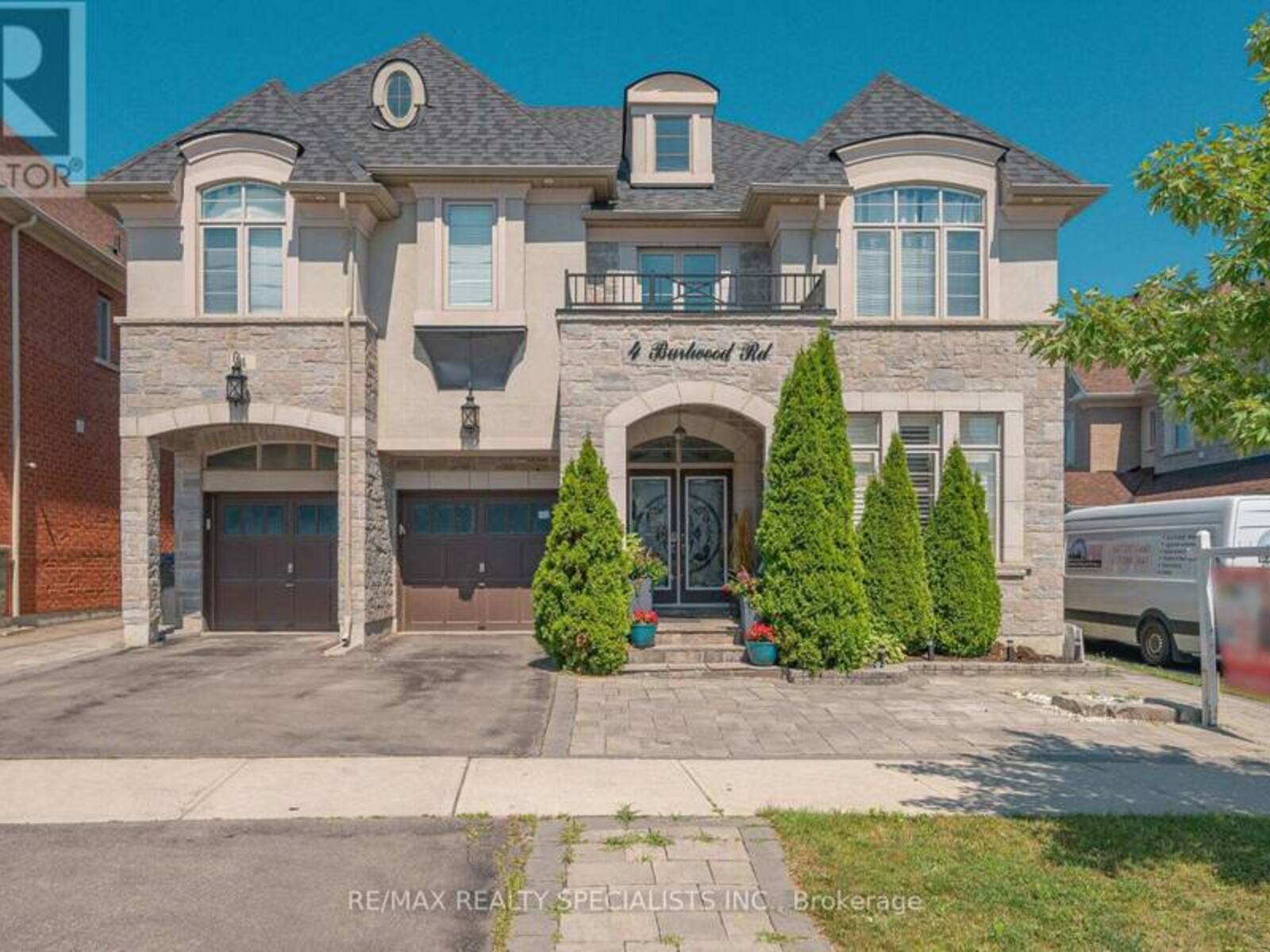 4 BURLWOOD ROAD, Brampton, Ontario L6P 4E9