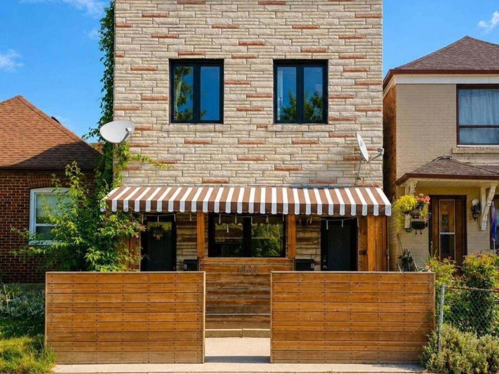 1623 KEELE STREET, Toronto, Ontario M6M 3V8