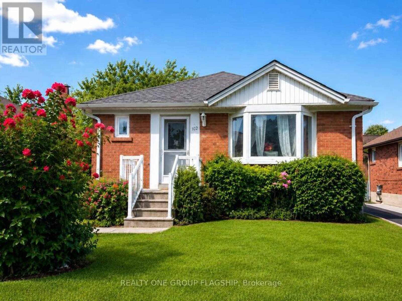 102 EDGECROFT ROAD, Toronto, Ontario M8Z 2C3