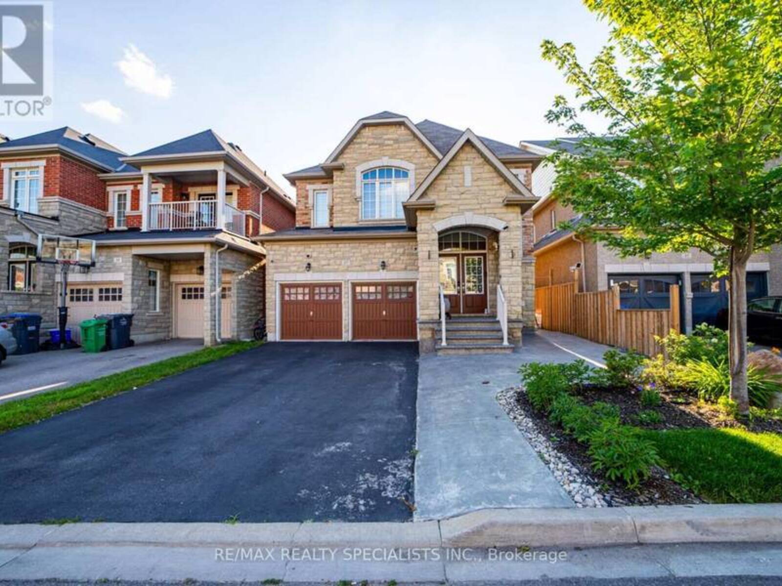 17 TYSONVILLE CIRCLE, Brampton, Ontario L7A 4A6