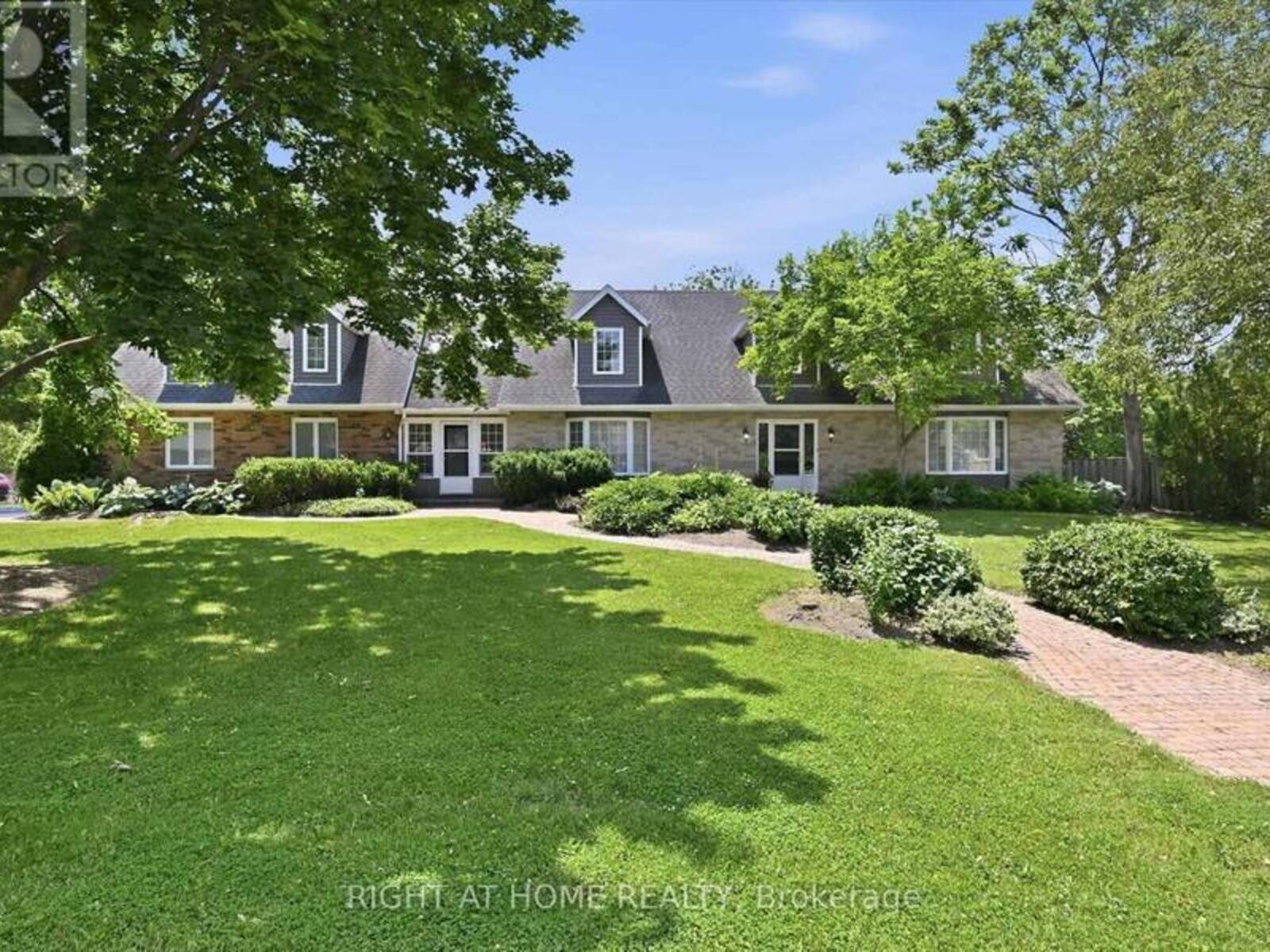 1 IDARED ROAD, Hamilton, Ontario L0R 1H3