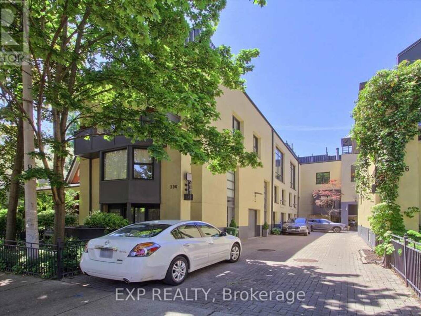 4 - 306 SACKVILLE STREET, Toronto, Ontario M5A 3G2
