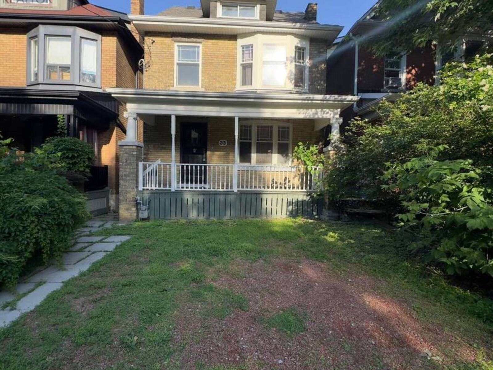 33 CEDAR AVENUE, Hamilton, Ontario L8M 3A6