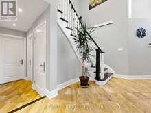 315 NORTH LAKE ROAD | Richmond Hill Ontario | Slide Image Seventeen