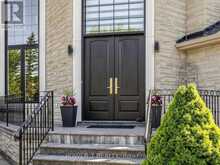 315 NORTH LAKE ROAD | Richmond Hill Ontario | Slide Image Four