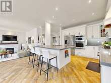 315 NORTH LAKE ROAD | Richmond Hill Ontario | Slide Image Nine