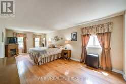 54 MEYER CIRCLE | Markham Ontario | Slide Image Sixteen