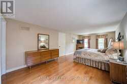 54 MEYER CIRCLE | Markham Ontario | Slide Image Seventeen