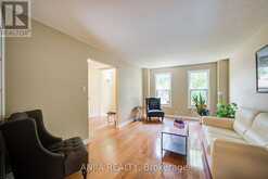 54 MEYER CIRCLE | Markham Ontario | Slide Image Five