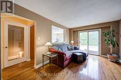 54 MEYER CIRCLE | Markham Ontario | Slide Image Six