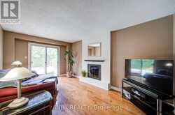 54 MEYER CIRCLE | Markham Ontario | Slide Image Seven