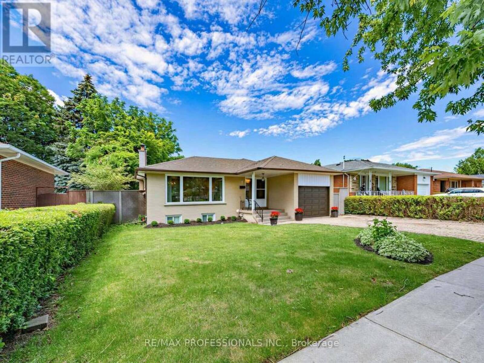 793 NETHERTON CRESCENT, Mississauga, Ontario L4Y 2M5