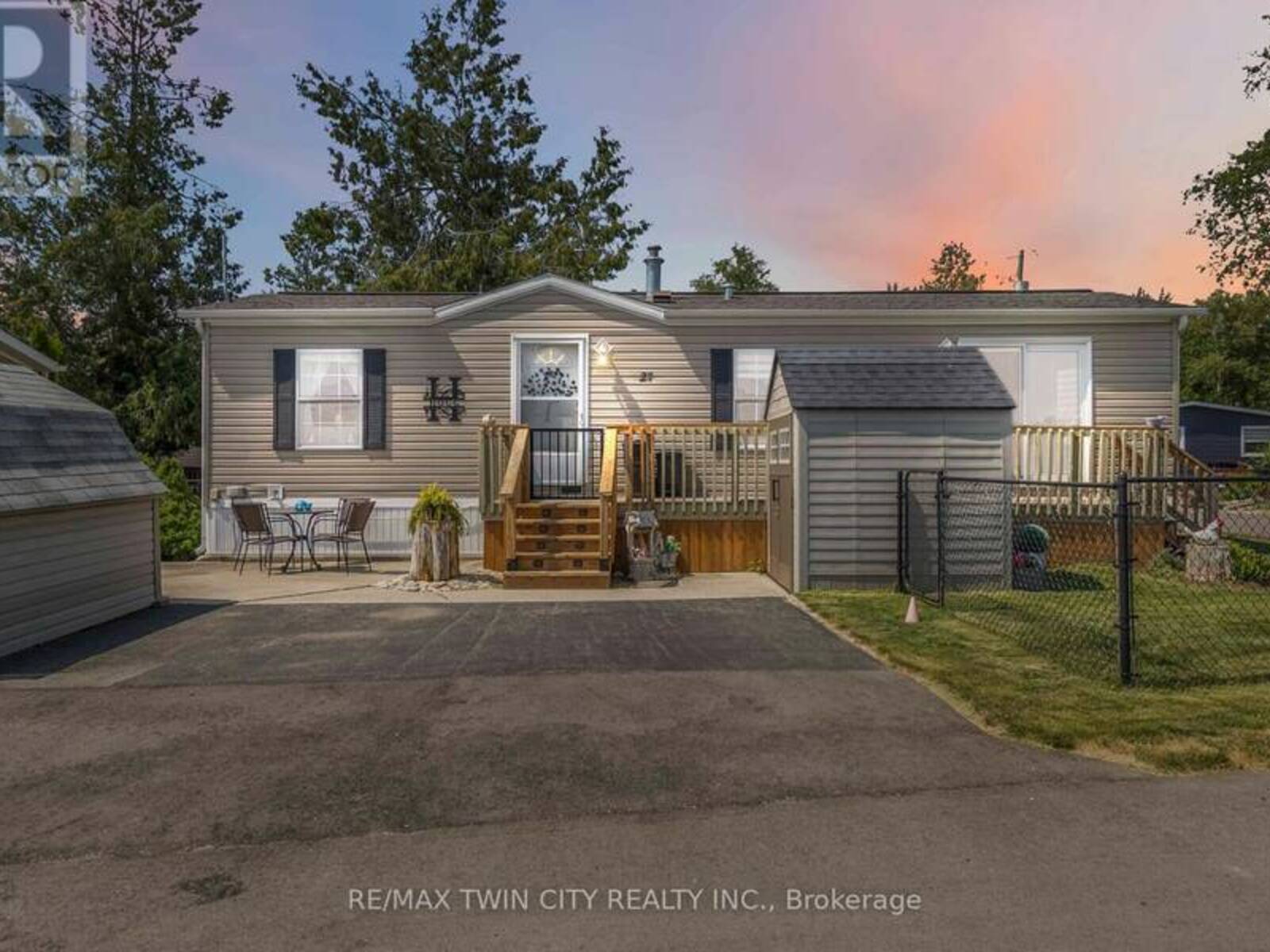 27 ELM STREET, Guelph, Ontario N1H 6H9