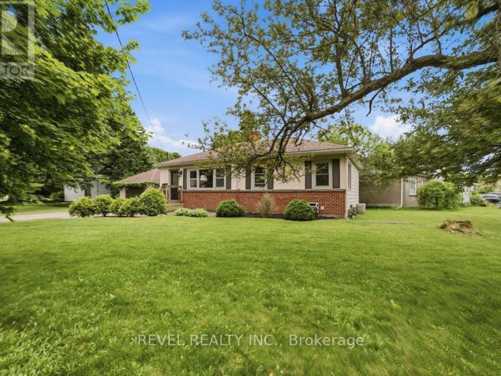 16 CARRINGTON COURT, Ancaster, Ontario L9A 4N6