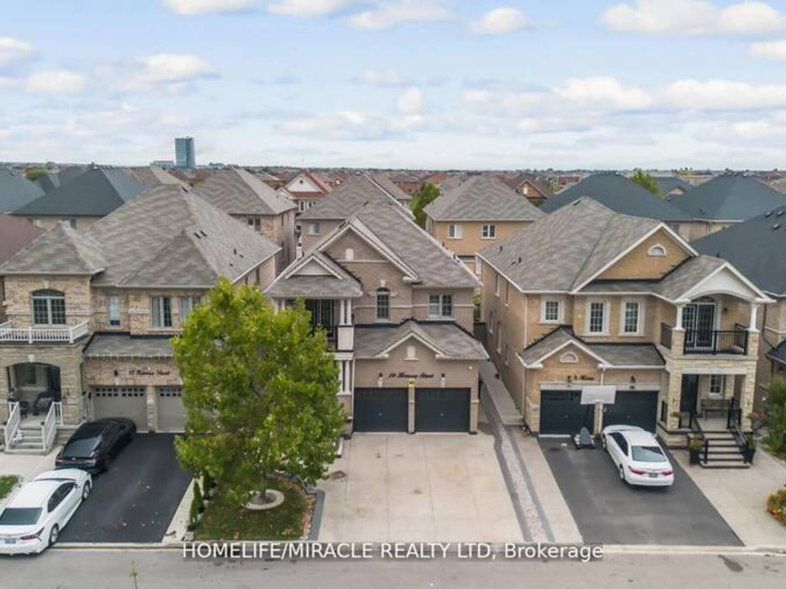 10 KENORA STREET, Brampton, Ontario L6X 5N8
