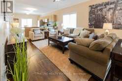 61 MCINTYRE DRIVE | Barrie Ontario | Slide Image Thirteen