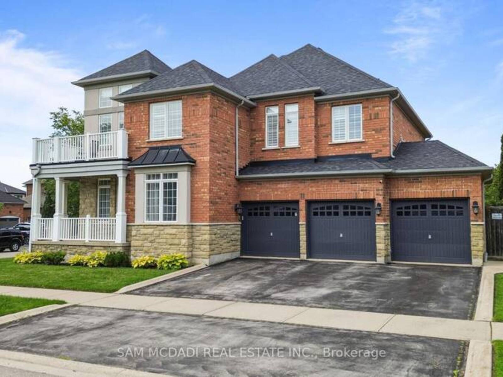 29 DELROSA WAY, Hamilton, Ontario L8E 6E5
