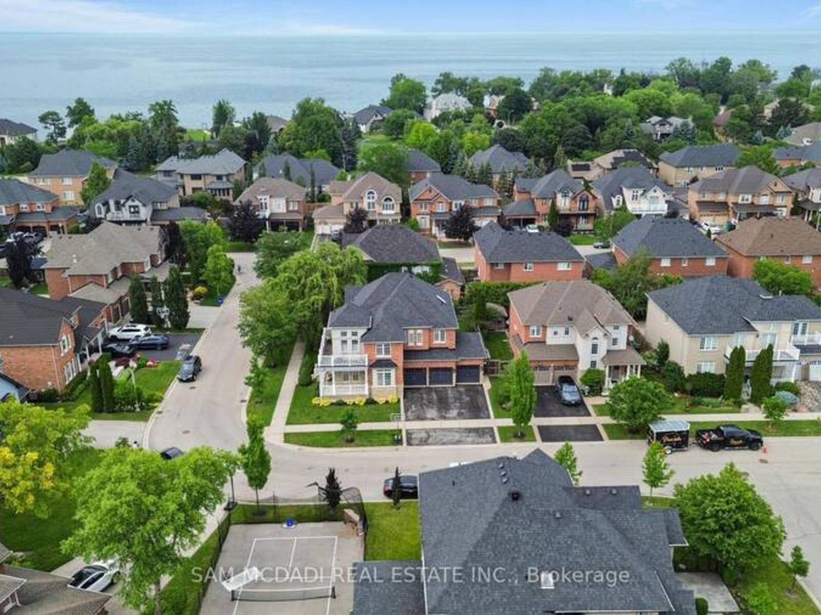 29 DELROSA WAY, Hamilton, Ontario L8E 6E5