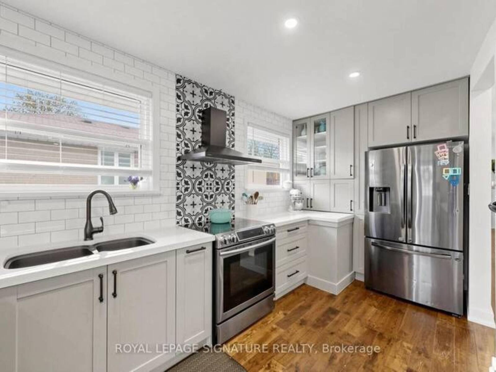 33 NEAPOLITAN DRIVE, Toronto, Ontario M1P 4B2