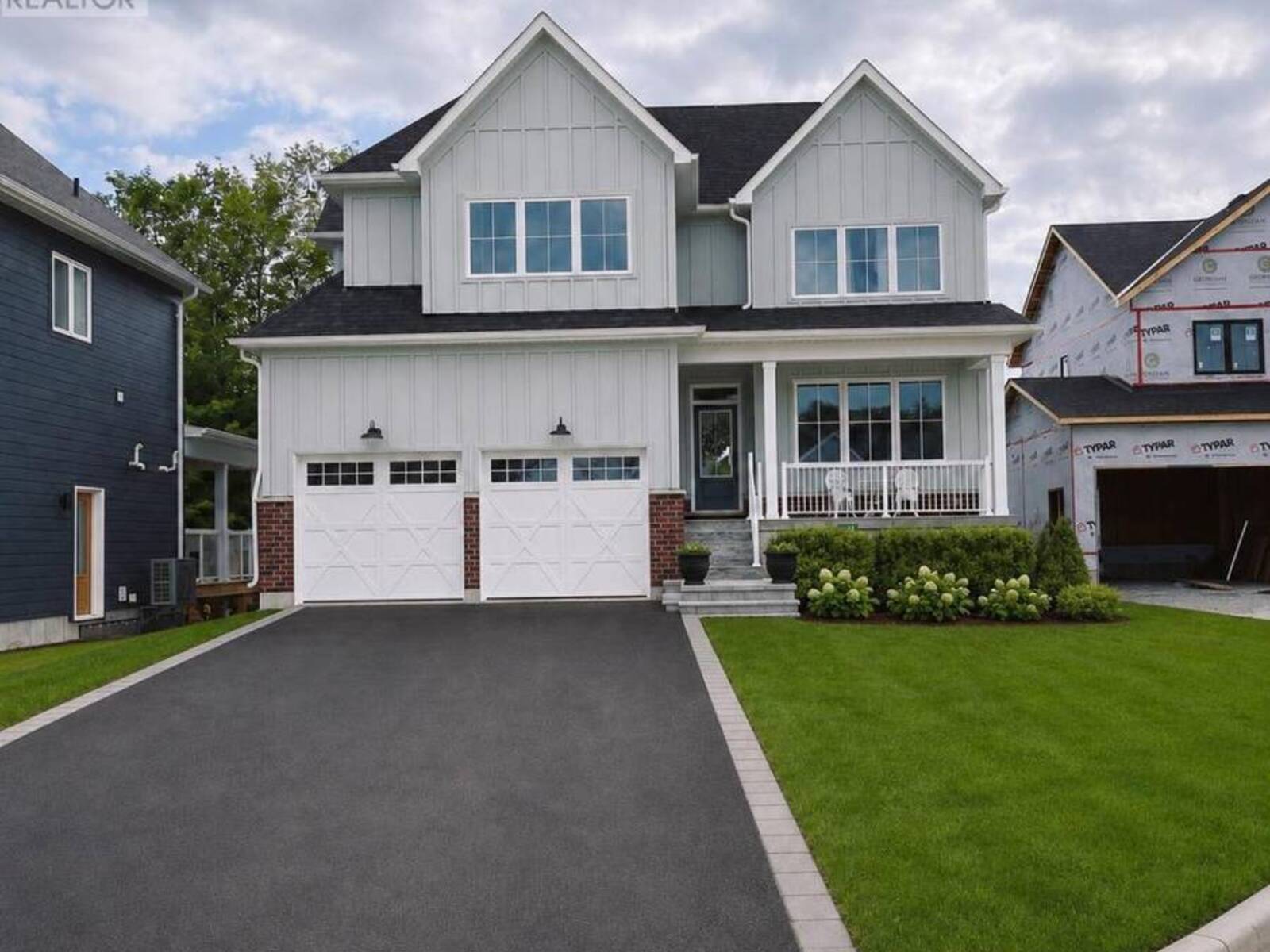 24 NORTHLAND COURT, Barrie, Ontario L9J 0C4